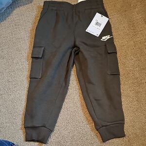 NIKE BOYS CARGO KHAKI SWEATPANT JOGGERS NWT SIZE 4